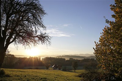 Blick übers Tal an einem sonnigen Herbstmorgen im Oktober 2017